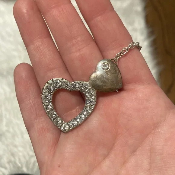 Silver Hearts Necklace 🩶 - Picture 4 of 4